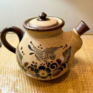 Mexican Tonala Sandstone pottery teapot in excellent condition